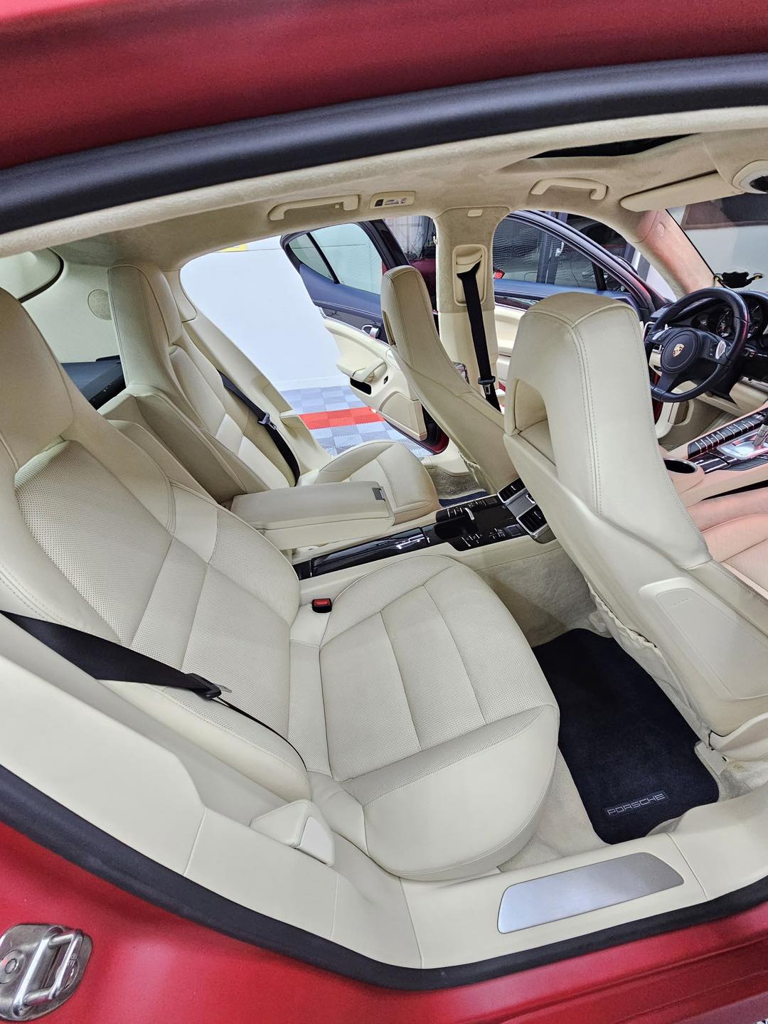 488623623_980172727633277_2607326898351996824_n reconditionare piele auto